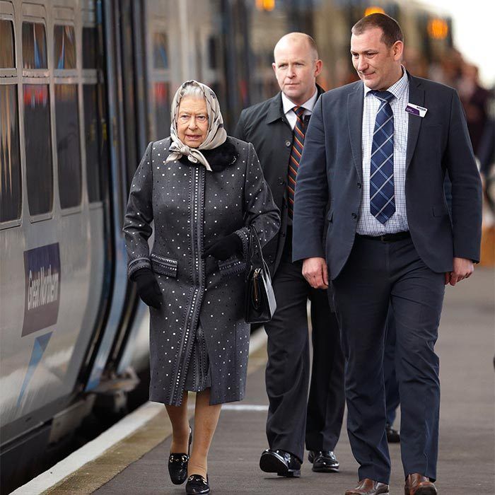 Queen Elizabeth takes the train | Image: Pinterest