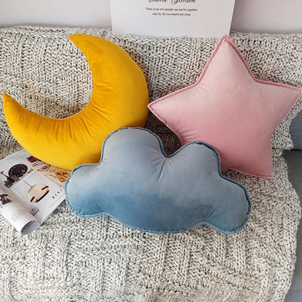 Unique throw pillows | Image: Pinterest