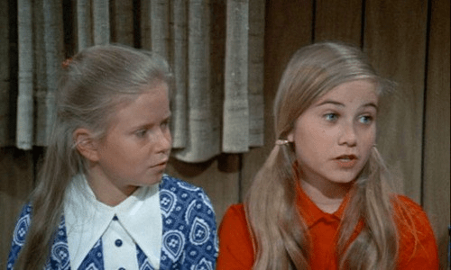 "The Brady Bunch" Jan and Marcia | Image:Pinterest
