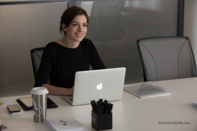 Anne Hathaway as Jules Ostin on "The Intern" | Image: Pinterest