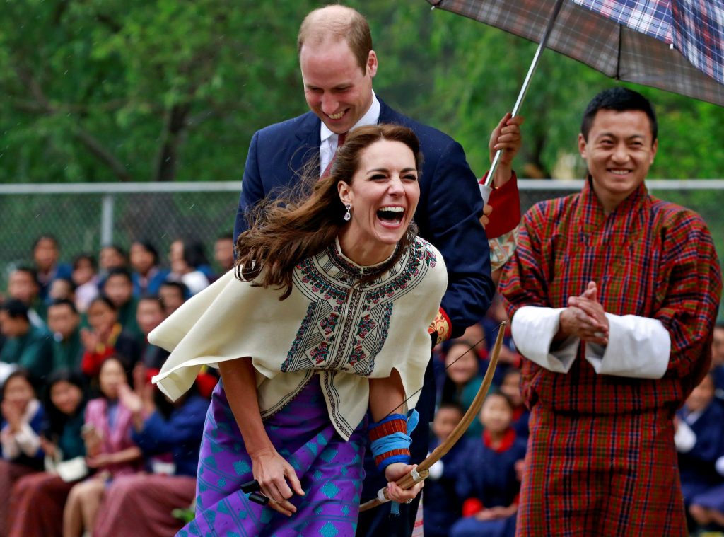 Kate Middleton tries her hands at archery and misses | Image: Pinterest