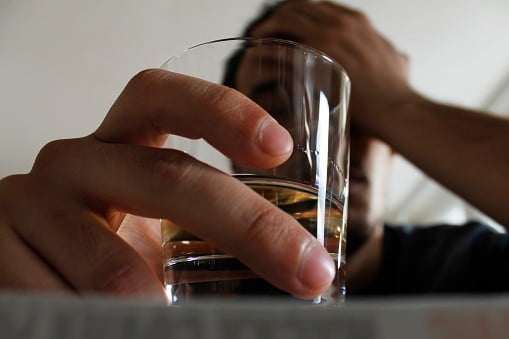 Drunk adult male holding glass of alcohol | Image:Unsplash