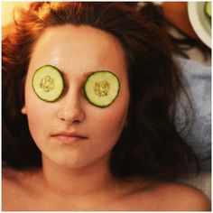 Woman applying cucumber slices to eyes | Image:Pinterest