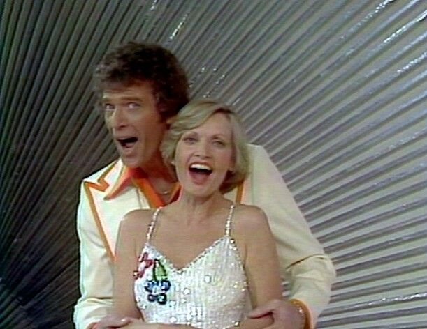 Florence Henderson and Matt Reed in The Brady Bunch | Image: Pinterest