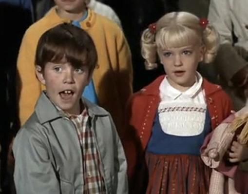 Cindy and Bobby on "The Brady Bunch" | Image: Pinterest