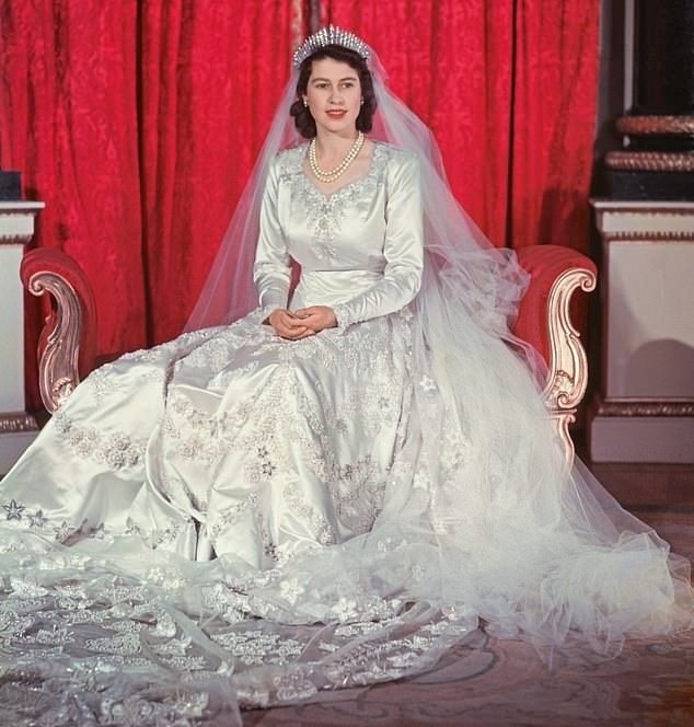 Princess Elizabeth's wedding dress | Image: Pinterest