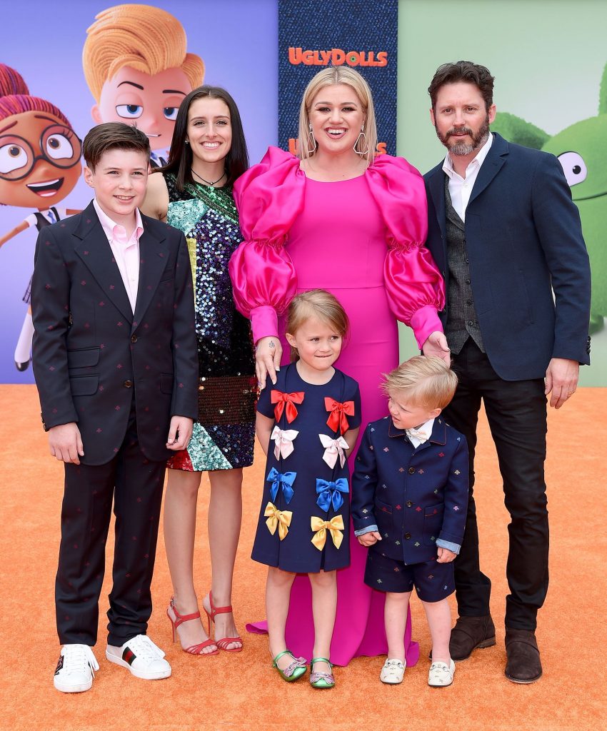 Kelly Clarkson, her kids with Blaxkstick and two step children| Image: Pinterest