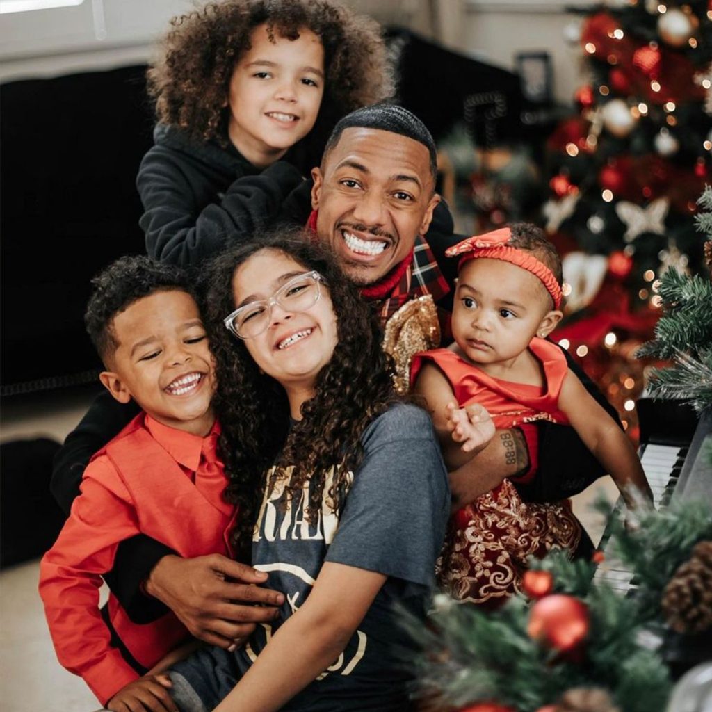 Nick Cannon posing with four of his kids | Image: Pinterest