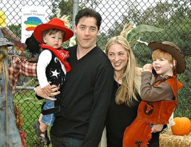 Acton Smith, Brendan Fraser and their kids | Image: Pinterest