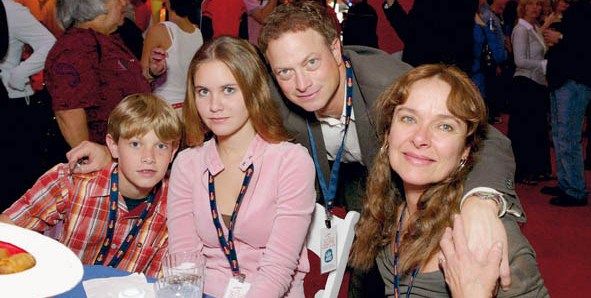 Gary Sinise with his family | Image: Pinterest