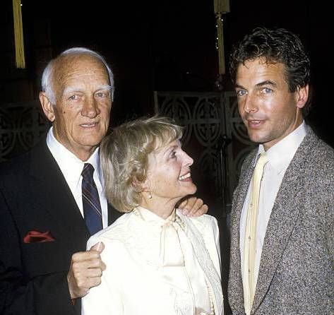 Young Mark Harmon with his parents | Image: Pinterest