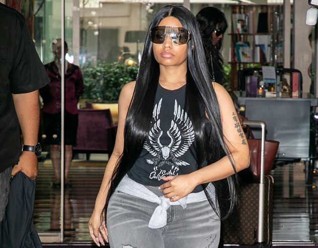Nicki Minaj leaves her hotel in Paris with no make up for her Paris photo shoot | Image: Pinterest