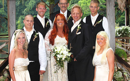 Wynonna Judd and Cactus Moser's family at their wedding | Image: Pinterest