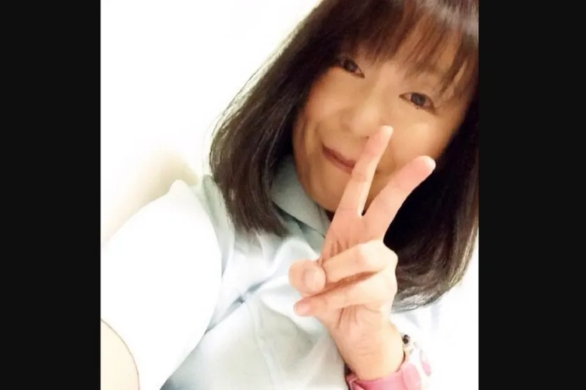 Keiko Fujimoto making the peace sign
