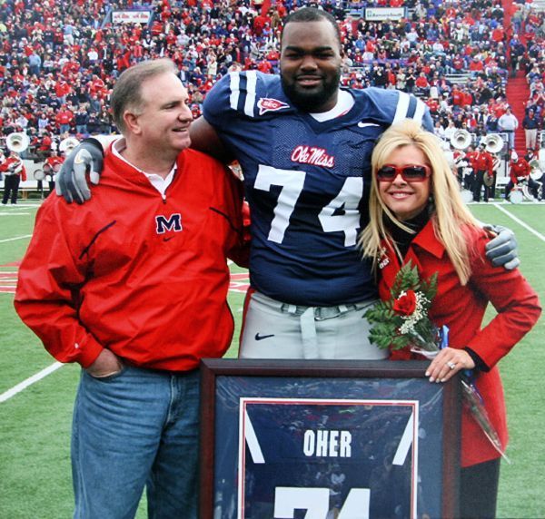 Michael Oher with his adoptive parents