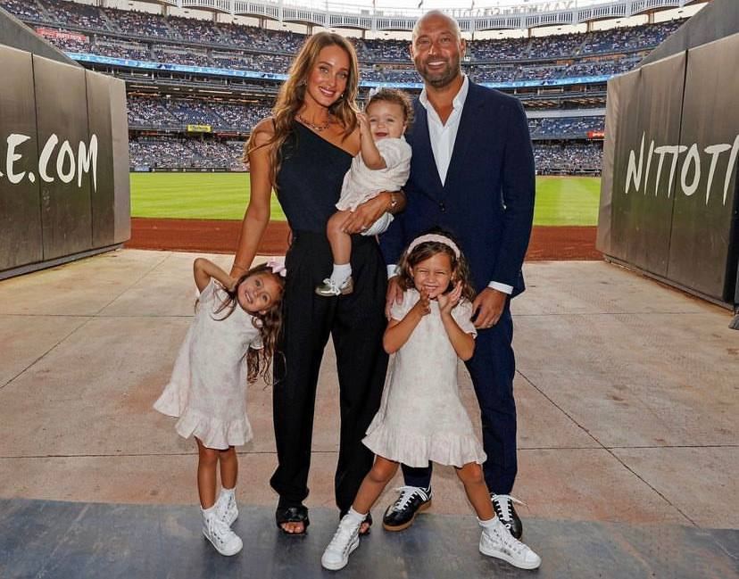 A picture of Story Grey Jeter with her siblings and their parents