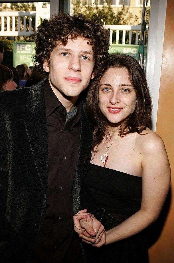 Jesse Eisenberg with his wife 
