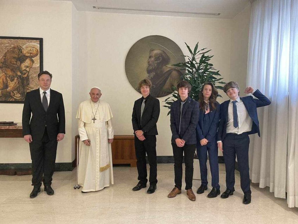 A picture of Damian Musk with his siblings and their father. 