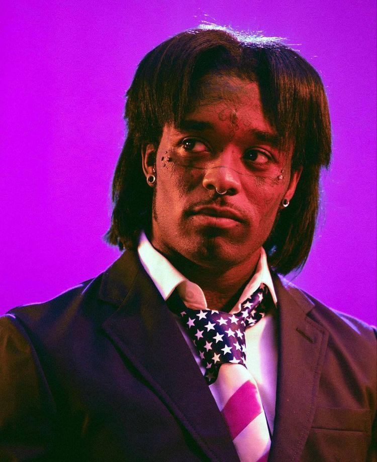 Is Lil Uzi Vert gay: A picture of the famous rapper. 