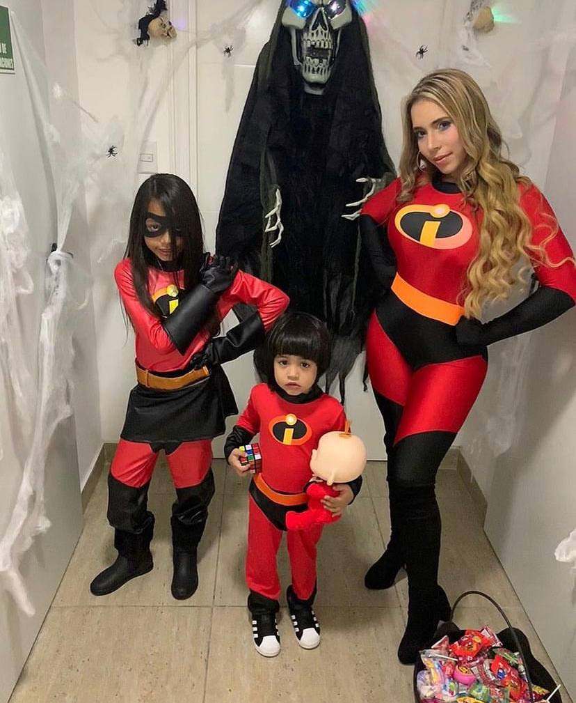 A picture of the Instagram model and her kids.