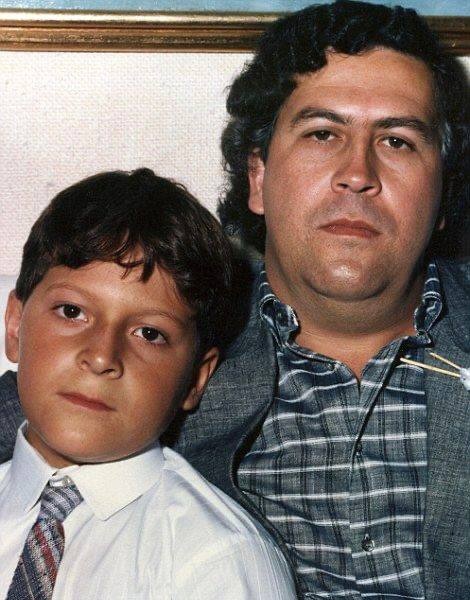 A picture of Sebastián Marroquín and his father.