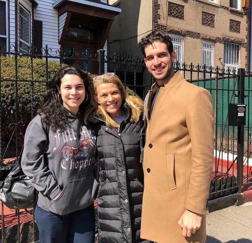 A picture of Gigi Santo Pietro with her brother and her mother.