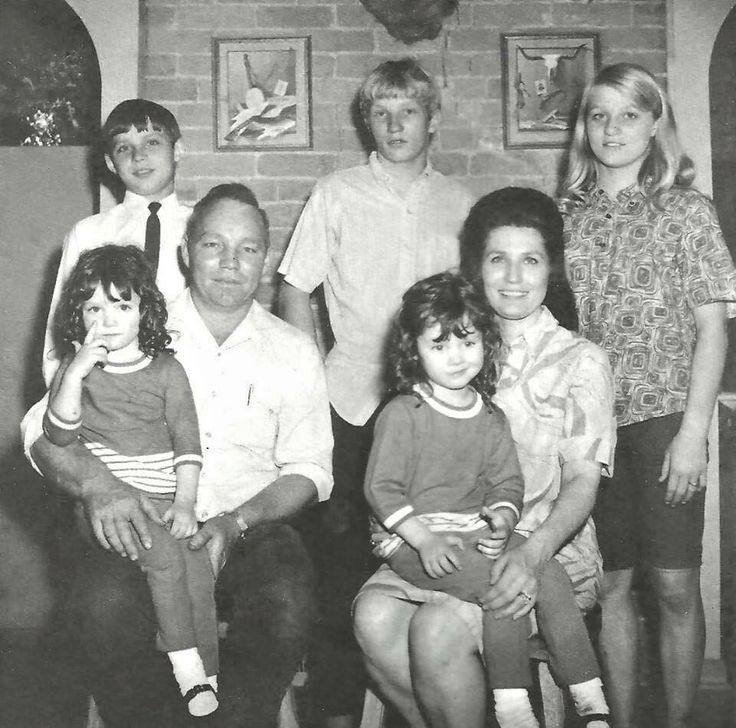 A throwback picture of Jack Benny Lynn with his siblings and their parents.