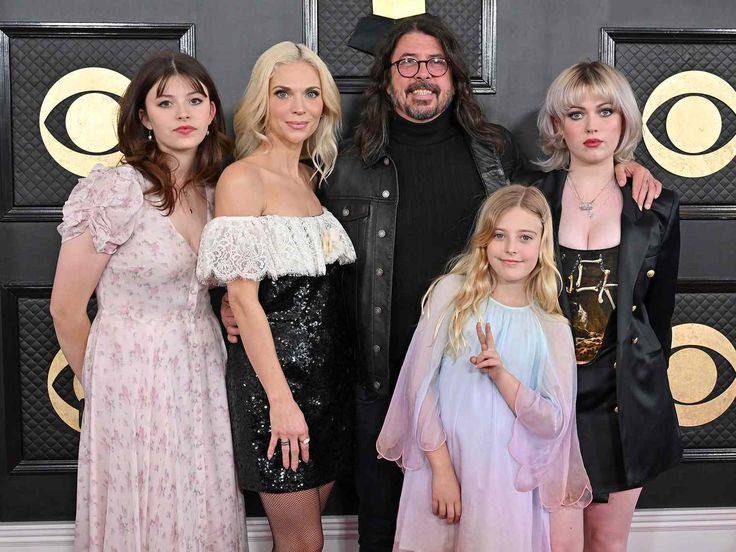 A picture of Harper Willow Grohl with her siblings and their parents.