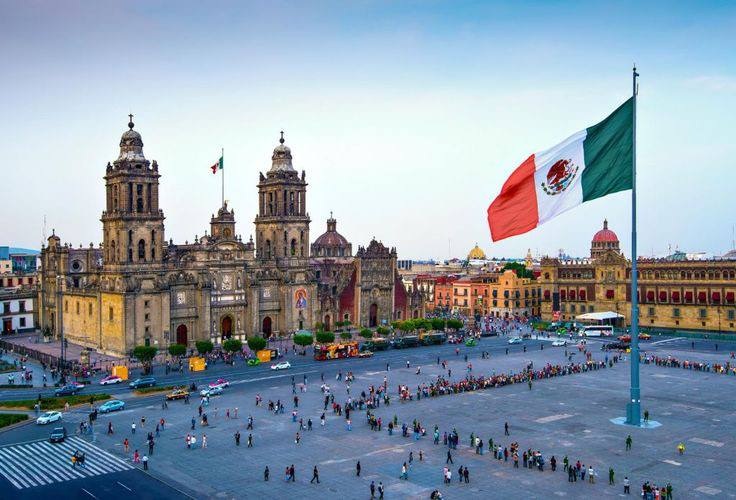 A picture of Mexican flag in a city in Mexico