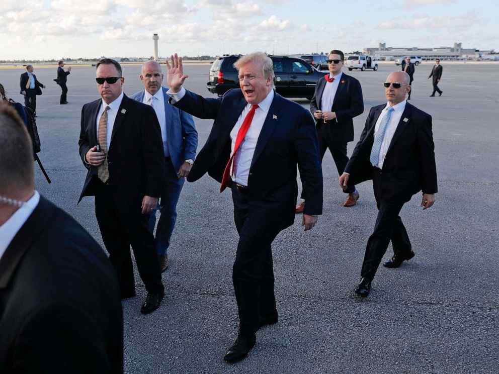 Donald Trump amidst Secret Service men 