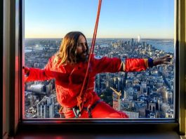 A picture of Jared Leto climbing the Empire State Building