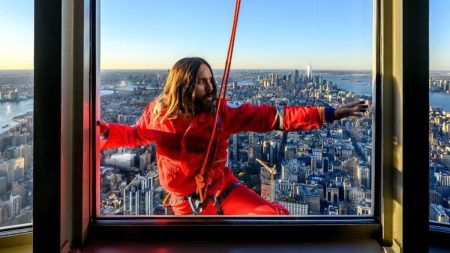 A picture of Jared Leto climbing the Empire State Building