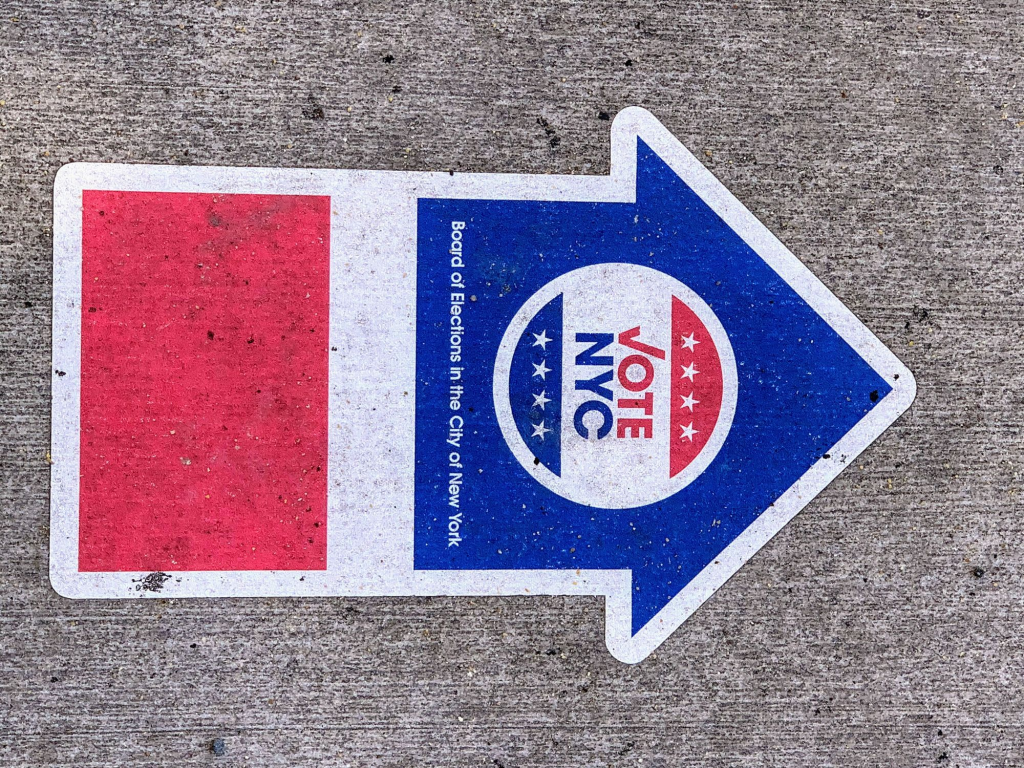 Arrow pointing to polling place