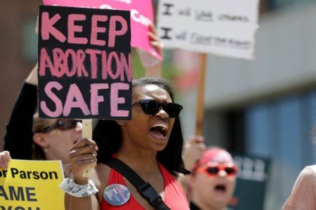 A picture of abortion rights protesters