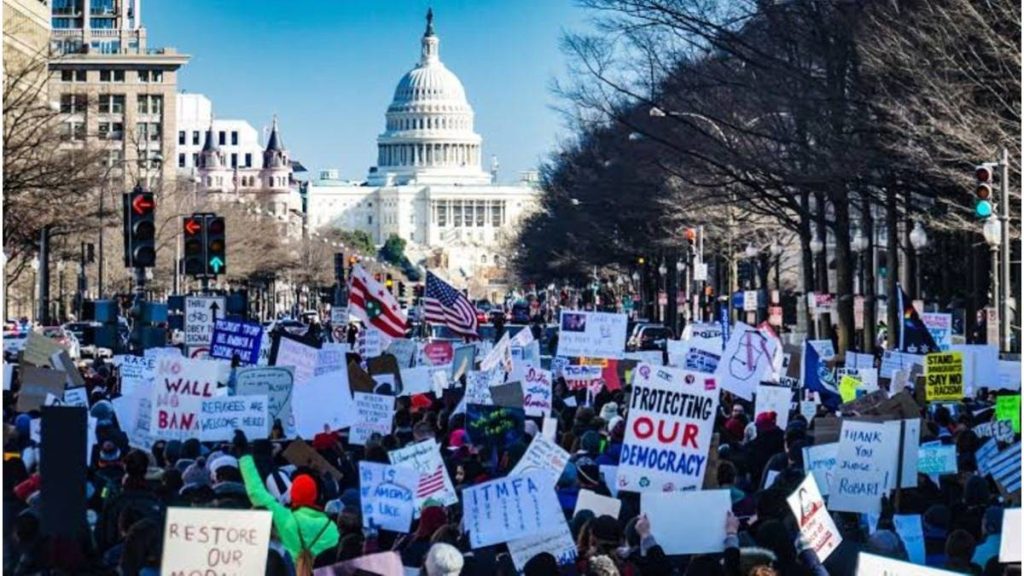 Droves of white nationalist protesters