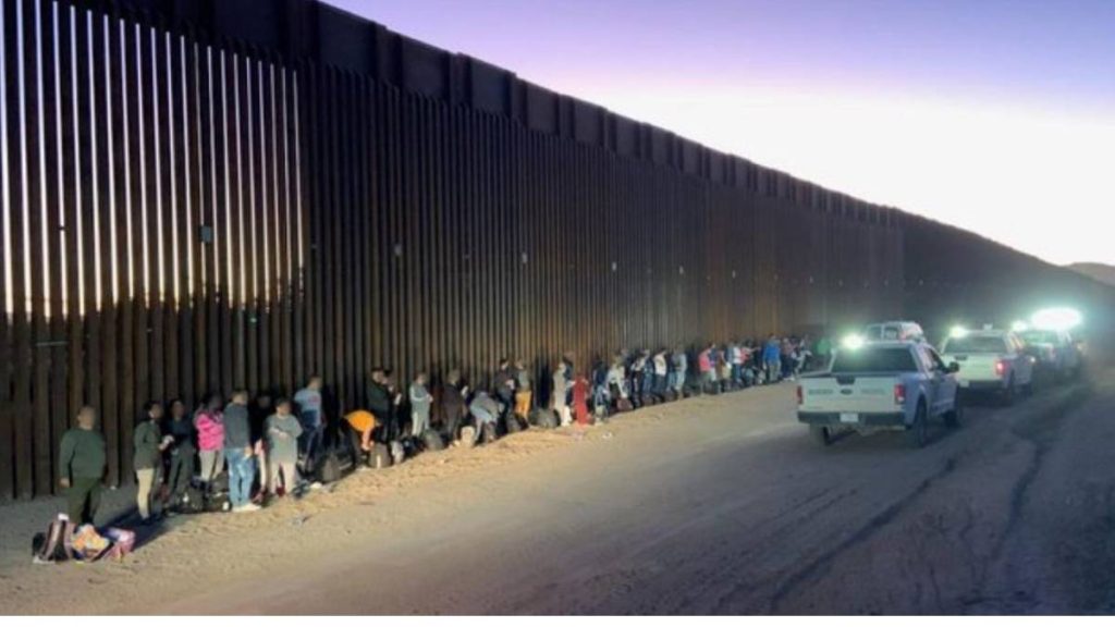 Long line of migrants near the Lukeville border wall