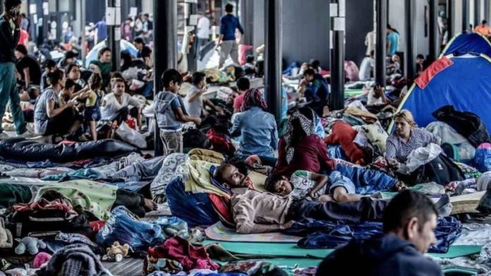 Cluster of migrants in a crowded shelter