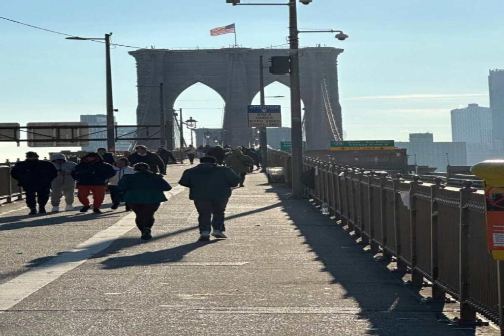 A picture of the Brooklyn Bridge after Eric Adams booted vendors