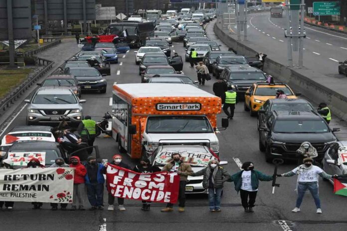 A picture of pro-Palestinian protesters