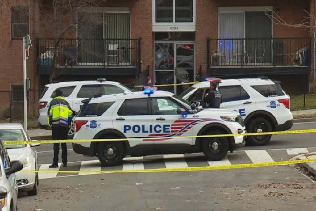 A picture of Police at the shooting scene