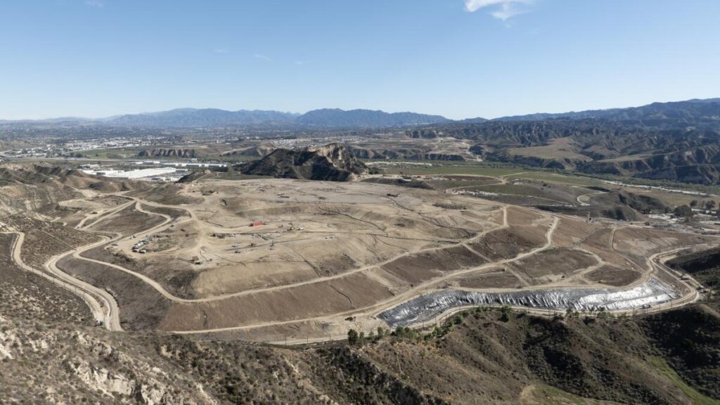 A smoldering fire within Chiquita Canyon Landfill, in Castaic, is fueling odor complaints from area residents and raising concerns among officials.