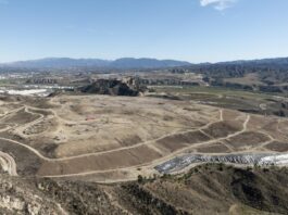 A smoldering fire within Chiquita Canyon Landfill, in Castaic, is fueling odor complaints from area residents and raising concerns among officials.