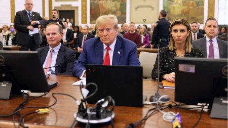 Donald Trump and his counsels sitting at a Supreme Court hearing