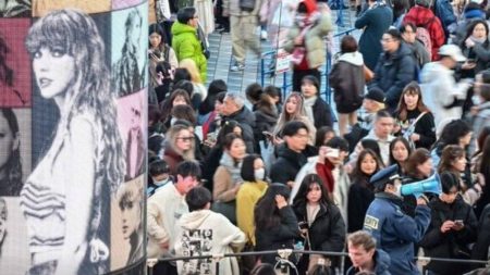 A crowd of Swifties trying to gain access to the Tokyo Dome