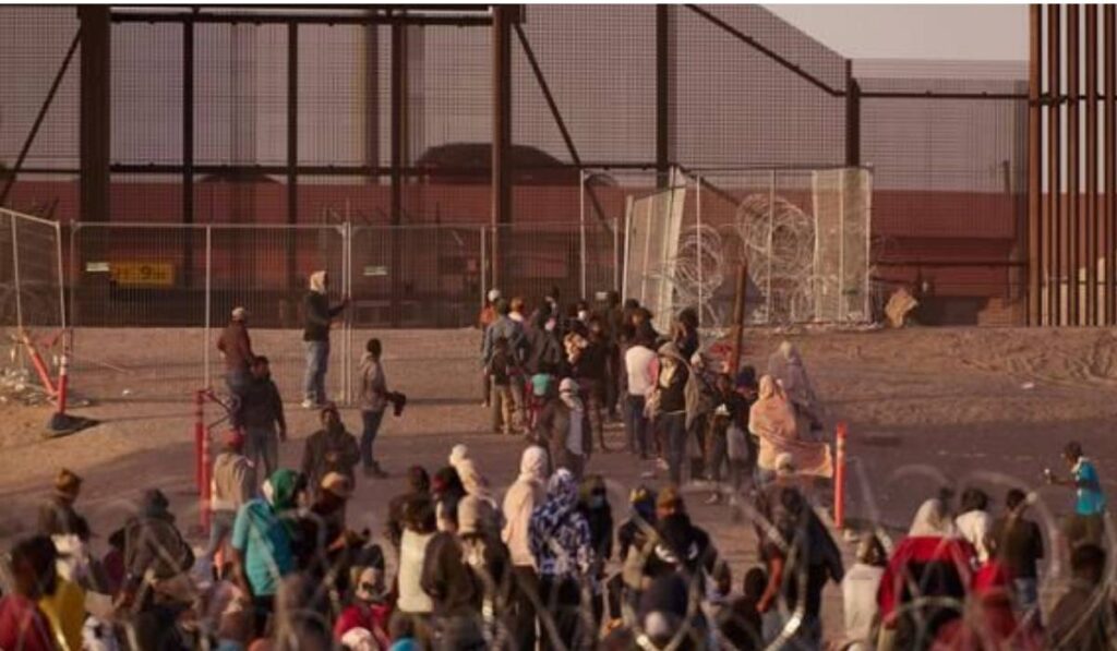 Migrants at the southern border 