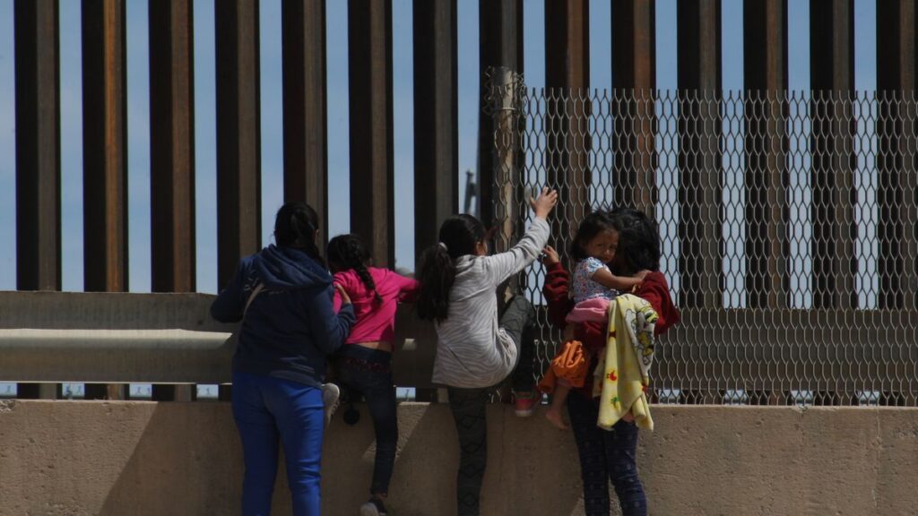 Children at the US border climbing into US territory