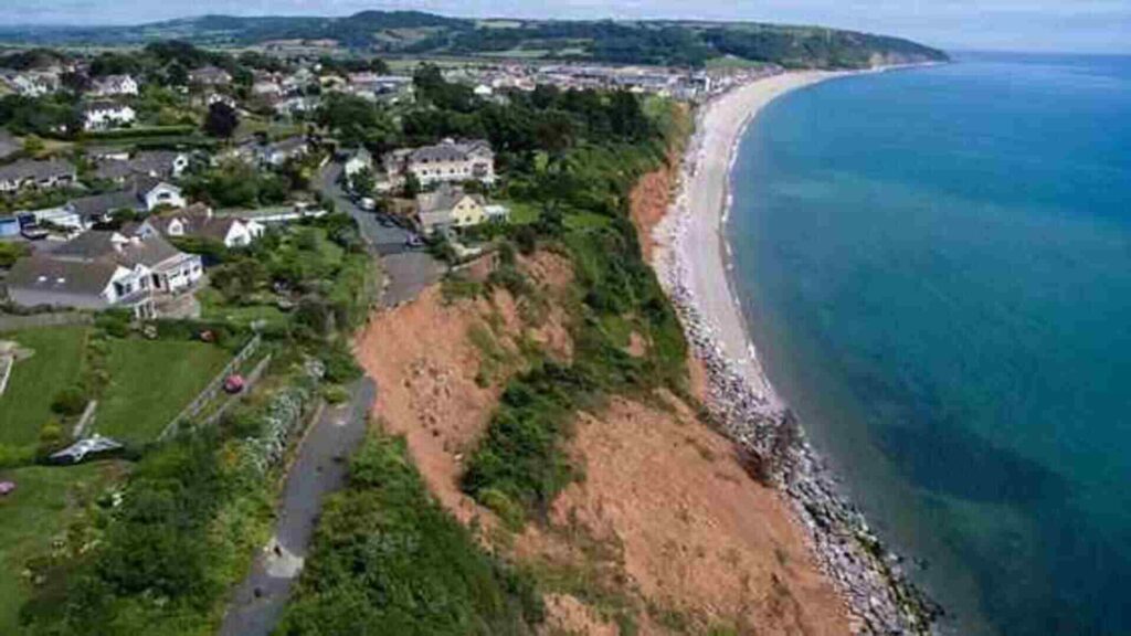 Cliffside Homes at Risk