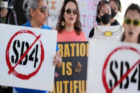 A picture of residents protesting Texas' SB4 bill