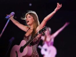 Taylor Swift Performing