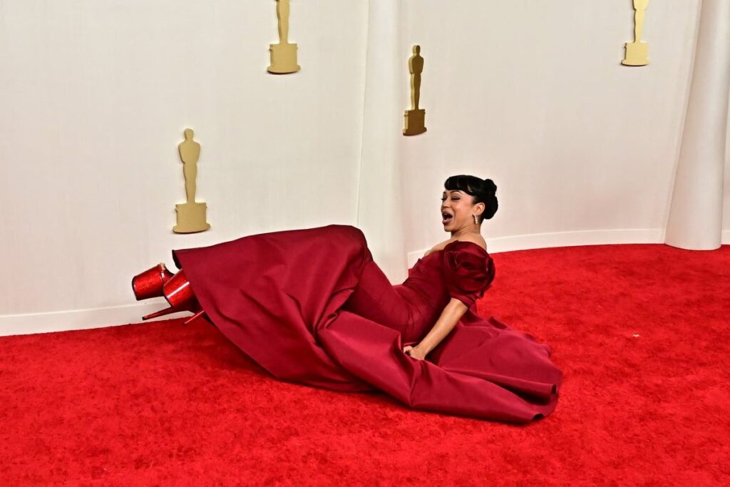 Liza Koshy took a fall on the Academy Awards red carpet 